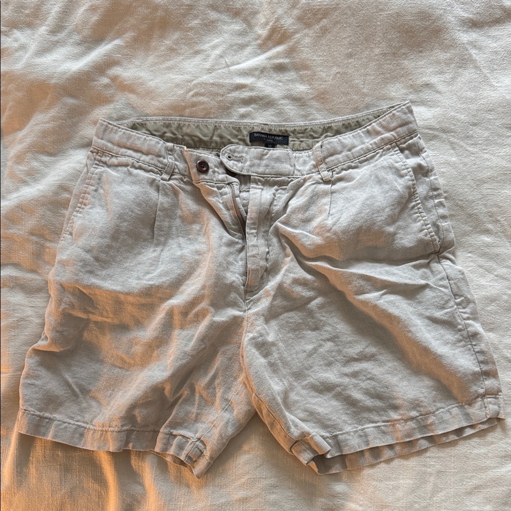 Men’s Banana Republic Light Tan Linen Shorts